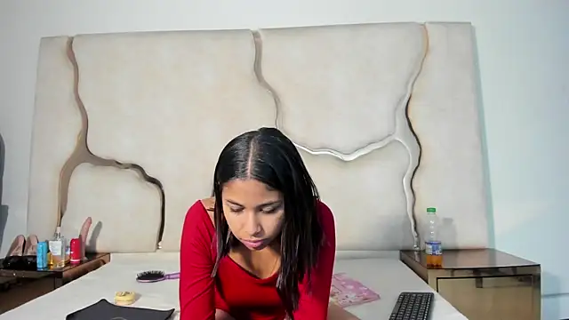 Snapshot of Amaia_Sophia chatting on December 15, 2025, 7:18 pm Amaia Sophia online show from December 15, 2025, 7:18 pm