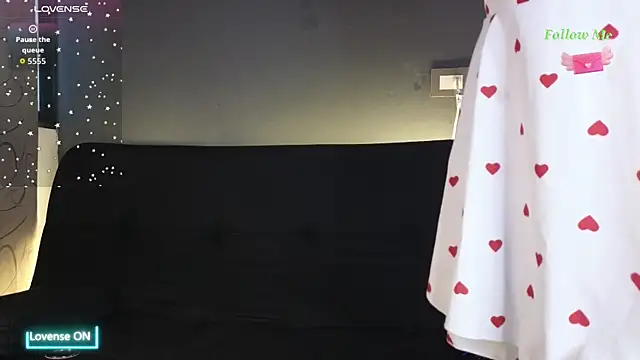 Luna sophya online show from November 18, 2025, 8:02 pm