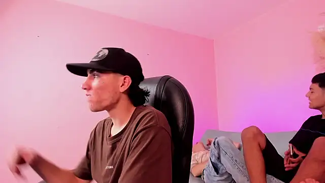 Snapshot of Handsomeboyss19 chatting on February 4, 2026, 1:55 am Handsomeboyss19 online show from February 4, 2026, 1:55 am