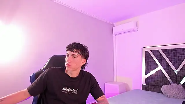 Snapshot of Handsomeboyss19 chatting on February 10, 2026, 2:59 am Handsomeboyss19 online show from February 10, 2026, 2:59 am