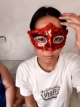 Snapshot of Luu-Lii777 chatting on March 4, 2026, 4:18 am Luu-Lii777 online show from March 4, 2026, 4:18 am