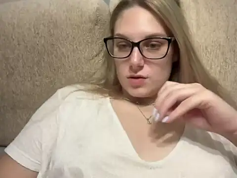 NikexPretty online show from October 11, 2025, 9:24 pm