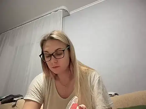 NikexPretty online show from November 28, 2025, 2:14 am