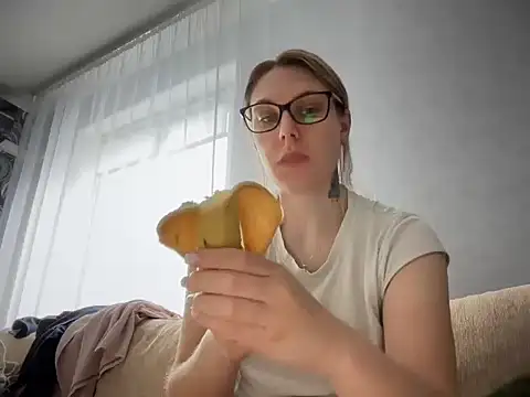 Snapshot of NikexPretty chatting on May 13, 2026, 9:17 am NikexPretty online show from May 13, 2026, 9:17 am