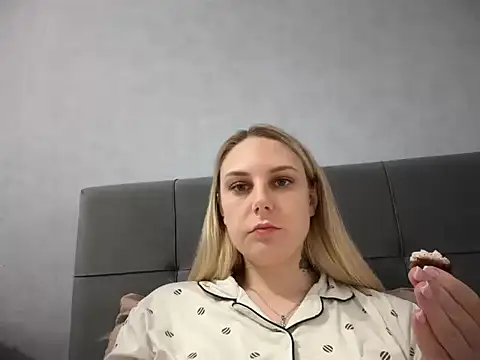 Snapshot of NikexPretty chatting on May 28, 2026, 9:34 pm NikexPretty online show from May 28, 2026, 9:34 pm