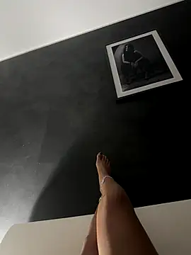 BabyLeopard online show from September 10, 2025, 4:40 pm