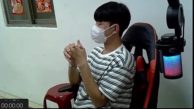 zhu000000 online show from October 13, 2025, 4:56 am