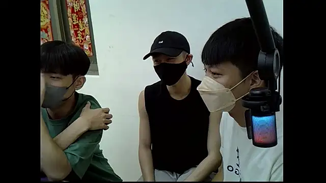 zhu000000 online show from October 16, 2025, 4:24 am