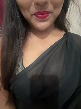 Snapshot of Shneeha_le chatting on July 9, 2026, 5:17 pm Shneeha le online show from July 9, 2026, 5:17 pm