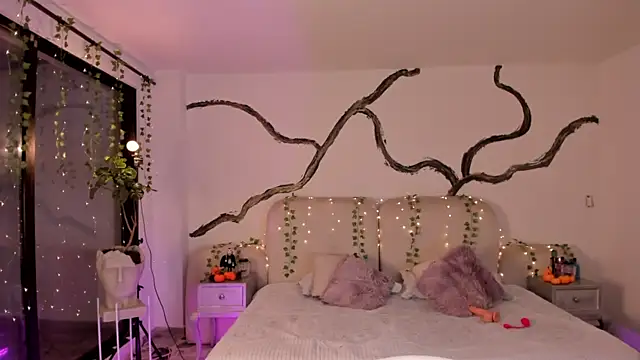 Snapshot of SarahCastro1_ chatting on October 21, 2025, 4:35 am SarahCastro1 online show from October 21, 2025, 4:35 am