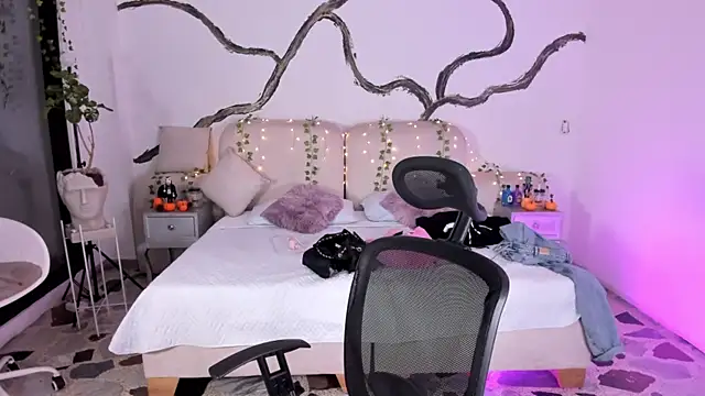 Snapshot of SarahCastro1_ chatting on October 24, 2025, 5:26 am SarahCastro1 online show from October 24, 2025, 5:26 am