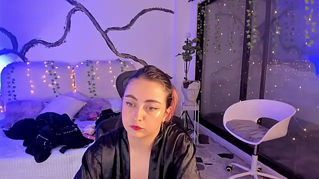 Snapshot of SarahCastro1_ chatting on November 1, 2025, 4:36 am SarahCastro1 online show from November 1, 2025, 4:36 am