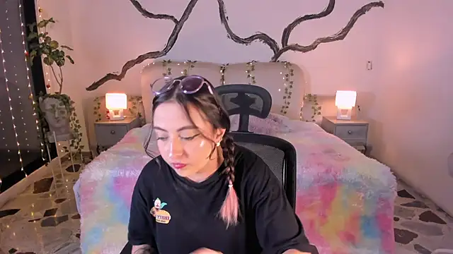 Snapshot of SarahCastro1_ chatting on November 25, 2025, 4:34 am SarahCastro1 online show from November 25, 2025, 4:34 am