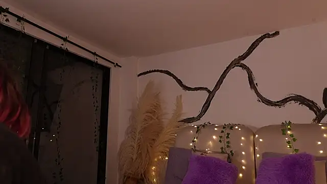 Snapshot of SarahCastro1_ chatting on December 15, 2025, 3:33 am SarahCastro1 online show from December 15, 2025, 3:33 am