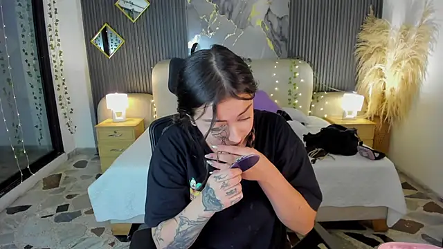 SarahCastro1  online show from February 17, 2026, 4:20 am