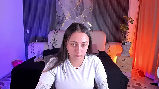 Snapshot of SarahCastro1_ chatting on June 7, 2026, 4:05 am SarahCastro1 online show from June 7, 2026, 4:05 am