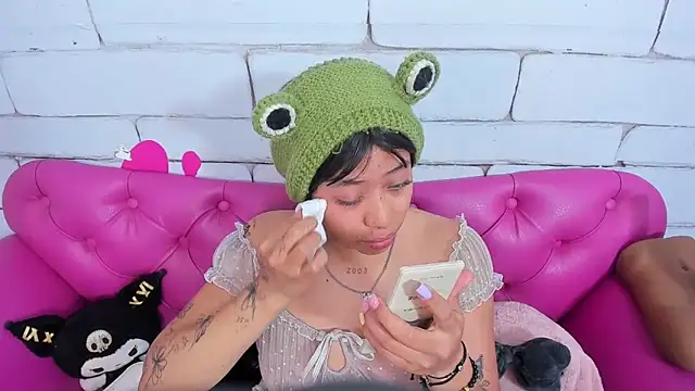 SafiroAgataaa online show from November 12, 2025, 2:45 am