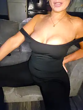 Snapshot of KissMeKylie chatting on December 17, 2025, 11:11 pm KissMeKylie online show from December 17, 2025, 11:11 pm