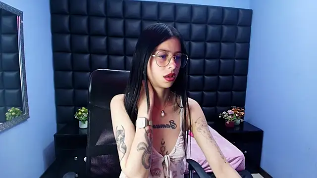 Snapshot of Dulce_Miaa_ chatting on November 29, 2025, 4:32 pm Dulce Miaa online show from November 29, 2025, 4:32 pm