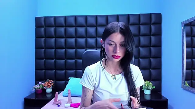 Snapshot of Dulce_Miaa_ chatting on February 25, 2026, 5:44 pm Dulce Miaa online show from February 25, 2026, 5:44 pm