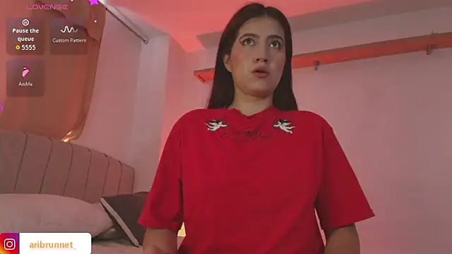 Snapshot of BrunnetAri_ chatting on December 22, 2025, 5:21 pm BrunnetAri online show from December 22, 2025, 5:21 pm