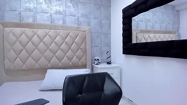 RoxanneStorm  online show from November 11, 2025, 12:49 pm