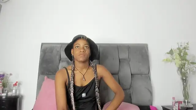 Snapshot of TiinkerBell_ chatting on September 27, 2025, 12:43 pm TiinkerBell online show from September 27, 2025, 12:43 pm