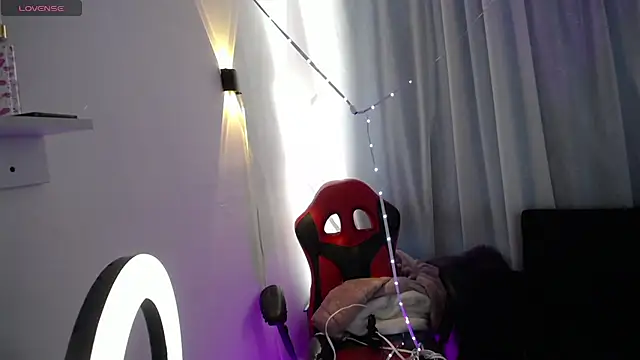 Annie A  online show from October 3, 2025, 4:48 pm