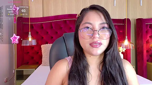 Snapshot of kendalFox_ chatting on October 2, 2025, 12:56 pm kendalFox online show from October 2, 2025, 12:56 pm