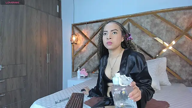 Lucia jane online show from May 27, 2026, 1:57 am
