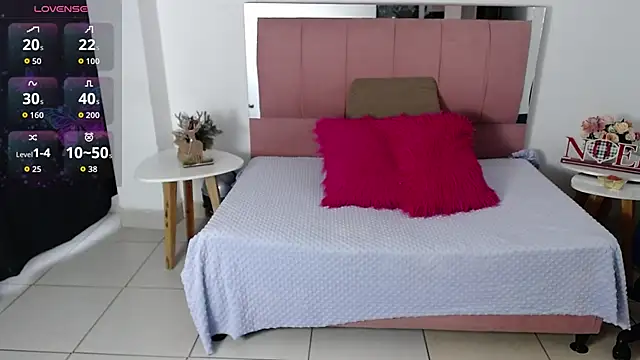 Snapshot of SammySmall_F_w chatting on December 18, 2025, 9:32 pm SammySmall F w online show from December 18, 2025, 9:32 pm