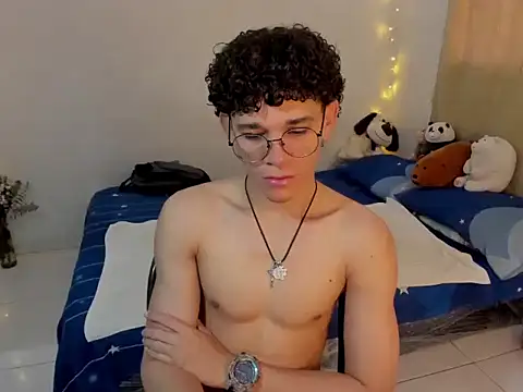 Snapshot of Tom_Blues chatting on November 4, 2025, 12:48 pm Tom Blues online show from November 4, 2025, 12:48 pm