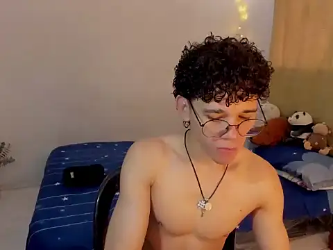 Snapshot of Tom_Blues chatting on November 6, 2025, 1:01 pm Tom Blues online show from November 6, 2025, 1:01 pm