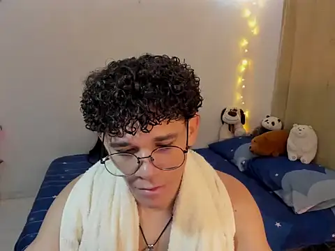 Snapshot of Tom_Blues chatting on November 11, 2025, 12:16 pm Tom Blues online show from November 11, 2025, 12:16 pm