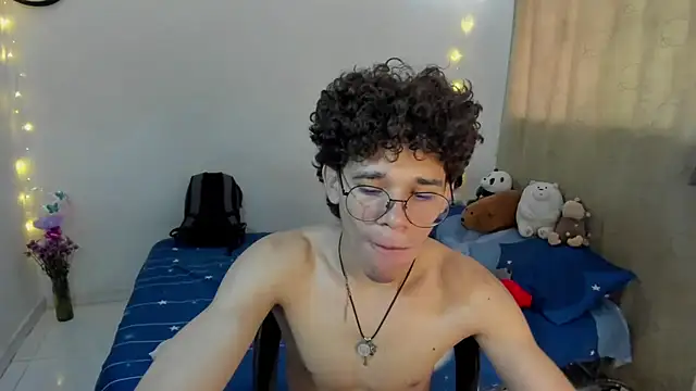 Snapshot of Tom_Blues chatting on November 13, 2025, 3:00 pm Tom Blues online show from November 13, 2025, 3:00 pm