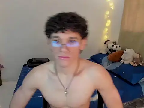 Snapshot of Tom_Blues chatting on November 18, 2025, 2:21 pm Tom Blues online show from November 18, 2025, 2:21 pm