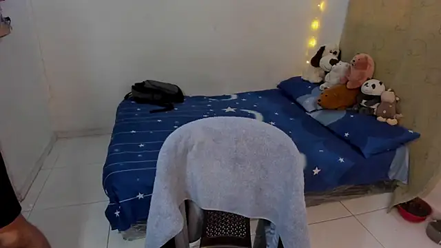 Snapshot of Tom_Blues chatting on December 15, 2025, 12:53 pm Tom Blues online show from December 15, 2025, 12:53 pm