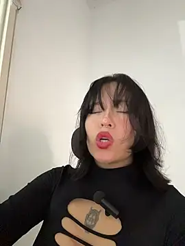 Snapshot of aliciia_23 chatting on November 8, 2025, 9:24 pm aliciia 23 online show from November 8, 2025, 9:24 pm