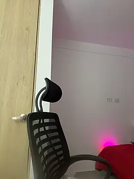 Snapshot of aliciia_23 chatting on February 27, 2026, 1:27 am aliciia 23 online show from February 27, 2026, 1:27 am