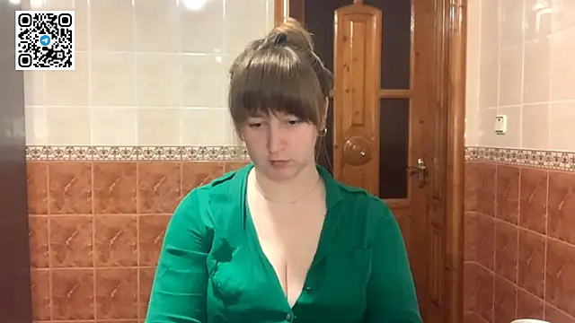 MaroonMoon  online show from December 22, 2025, 9:01 pm