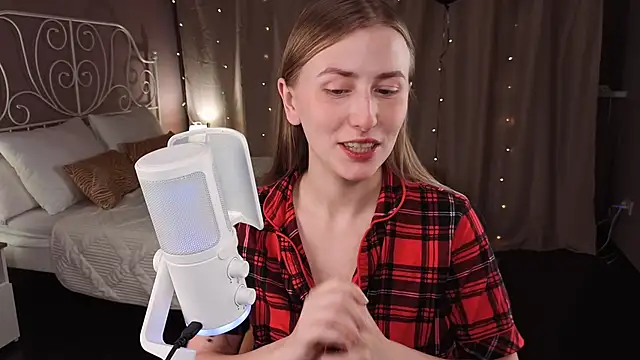 VesperaCeleste online show from November 12, 2025, 5:41 am