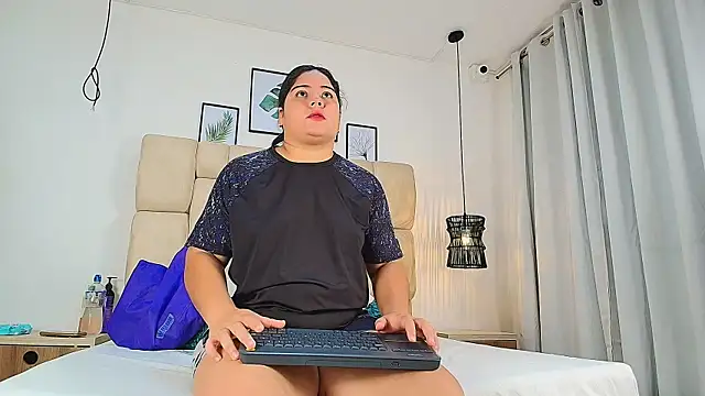 Snapshot of elizawiliamst chatting on October 15, 2025, 11:43 am elizawiliamst online show from October 15, 2025, 11:43 am