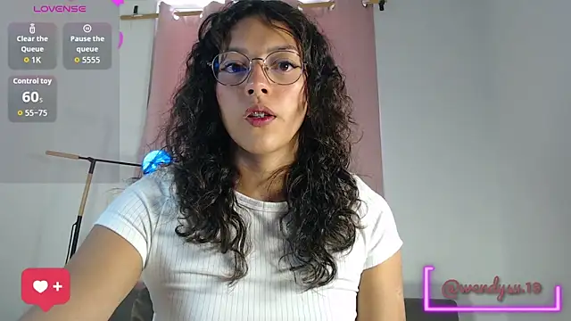 Snapshot of WendySuns_ chatting on September 16, 2025, 6:09 pm WendySuns online show from September 16, 2025, 6:09 pm
