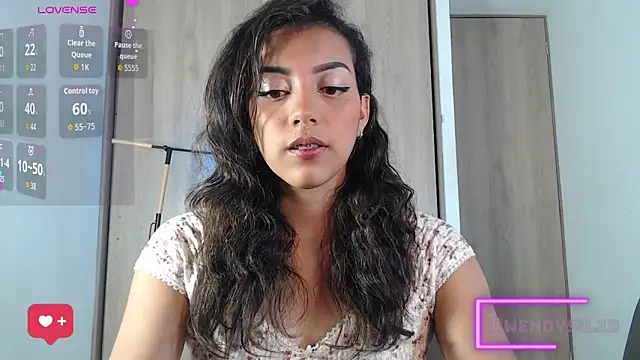 Snapshot of WendySuns_ chatting on September 19, 2025, 7:25 pm WendySuns online show from September 19, 2025, 7:25 pm