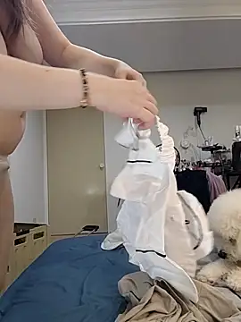 Lovelyanan online show from October 3, 2025, 6:05 pm