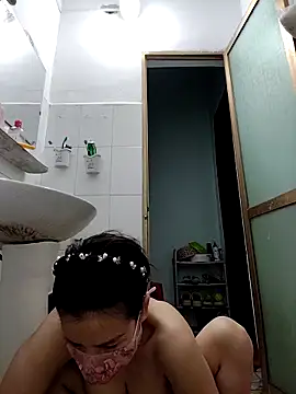 Snapshot of simsim-00 chatting on April 14, 2026, 8:15 pm simsim-00 online show from April 14, 2026, 8:15 pm