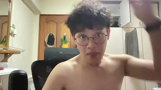 Snapshot of Passionatetwink2 chatting on January 17, 2026, 4:11 pm Passionatetwink2 online show from January 17, 2026, 4:11 pm