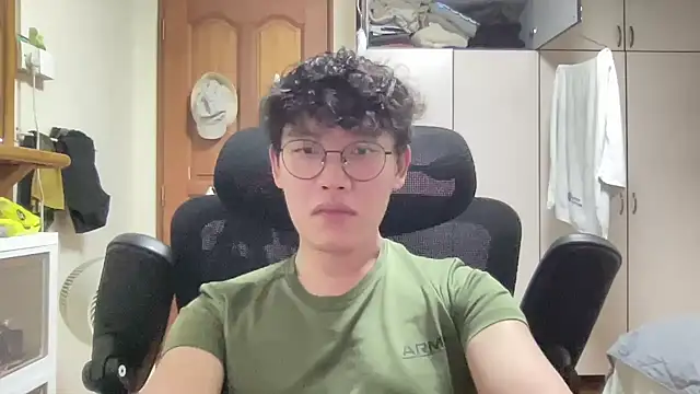 Snapshot of Passionatetwink2 chatting on February 5, 2026, 10:09 am Passionatetwink2 online show from February 5, 2026, 10:09 am