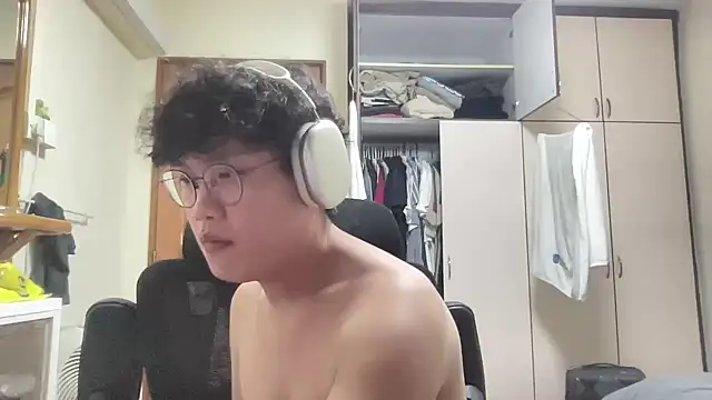 Snapshot of Passionatetwink2 chatting on February 12, 2026, 11:16 am Passionatetwink2 online show from February 12, 2026, 11:16 am