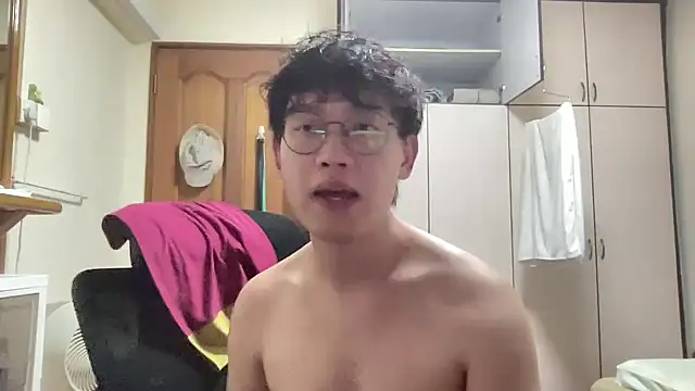 Snapshot of Passionatetwink2 chatting on February 13, 2026, 4:03 pm Passionatetwink2 online show from February 13, 2026, 4:03 pm